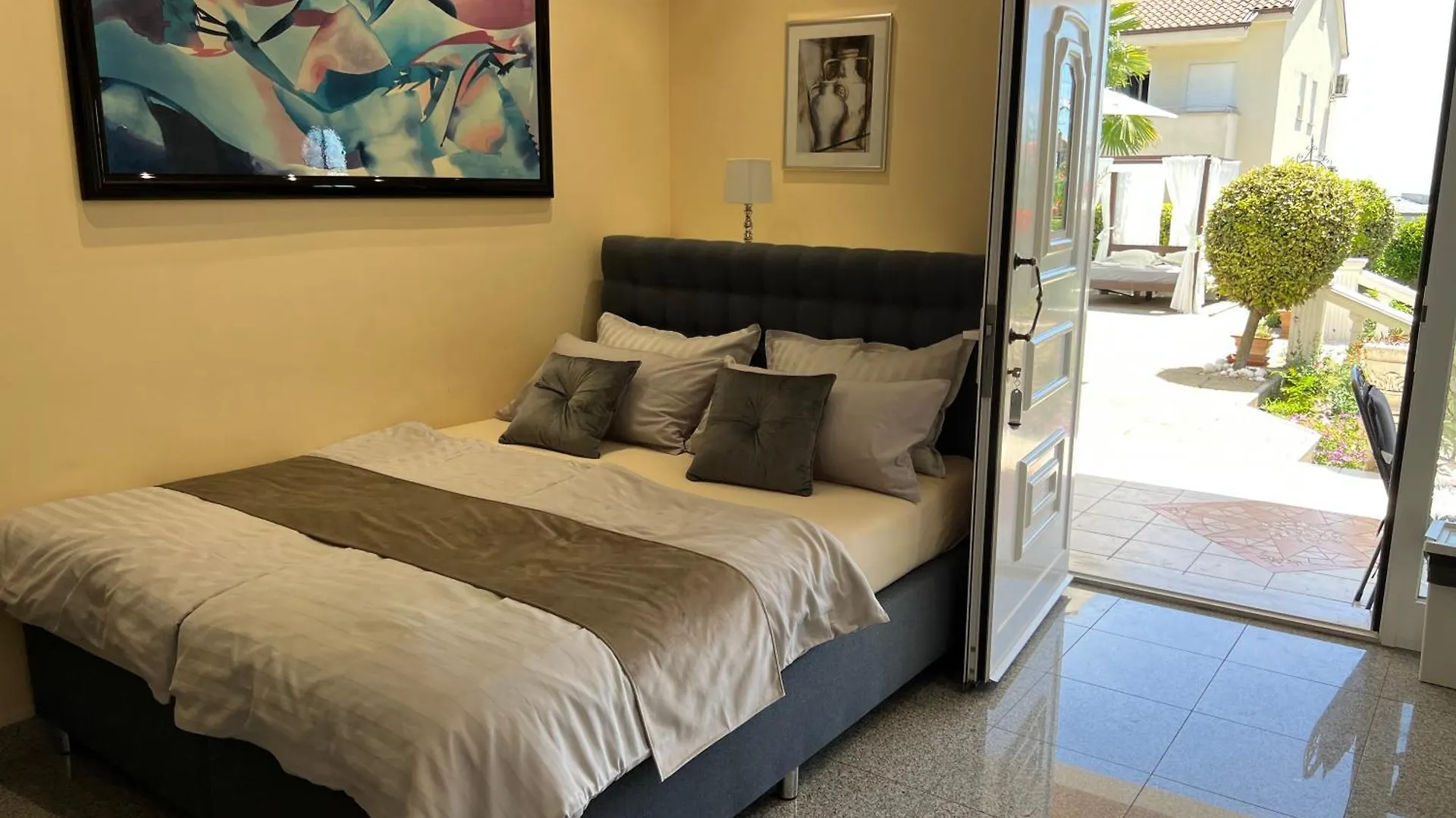 Apartments Villa Chiara, Ground Floor By The Pool Ičići
